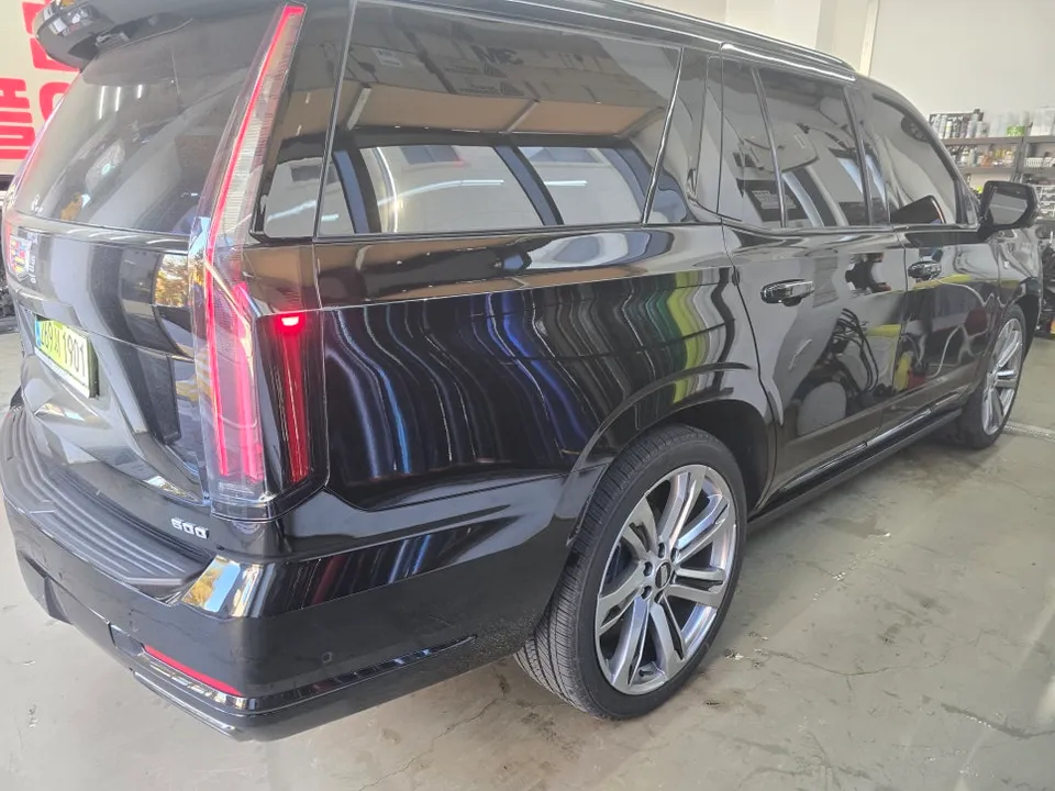 Cadillac EscaladeのPPF施工事例|光沢と保護を両立 施工写真 1-2
