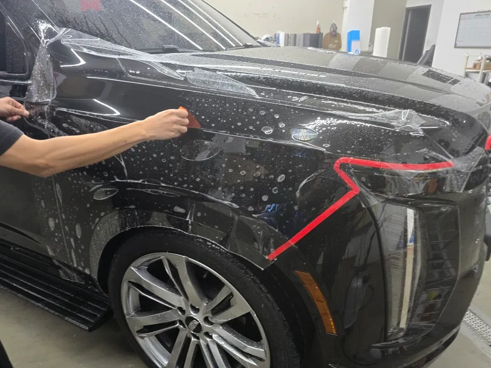 Cadillac EscaladeのPPF施工事例|光沢と保護を両立 施工写真 3-2