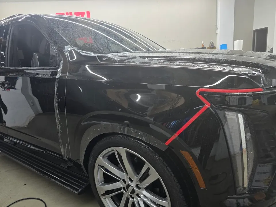 Cadillac EscaladeのPPF施工事例|光沢と保護を両立 施工写真 1-3