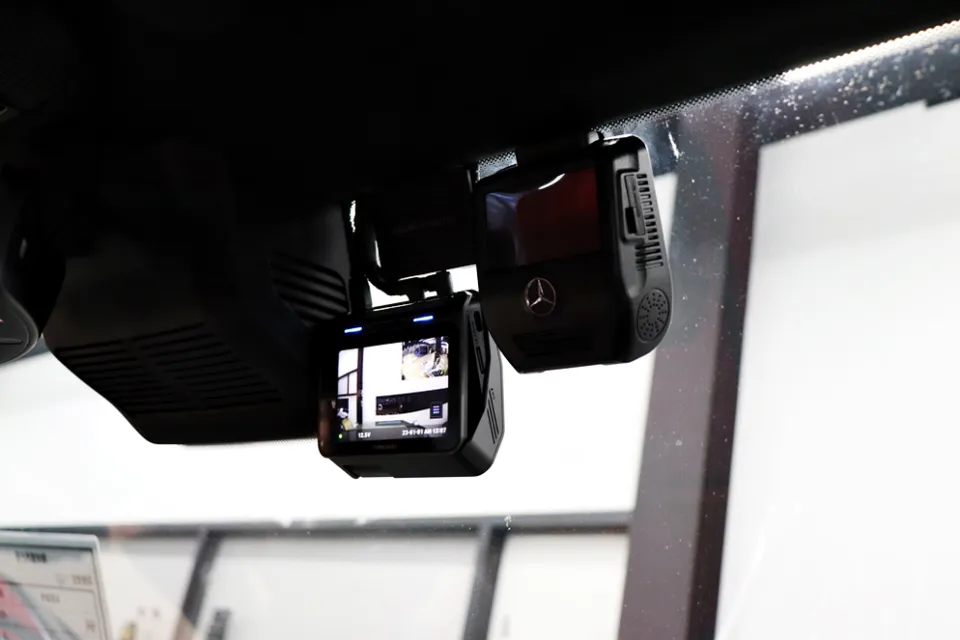 Mercedes-Benz G-Wagon dash cam - Mercedes-Benz G-Wagon Dash Cam Installation Review photo 4