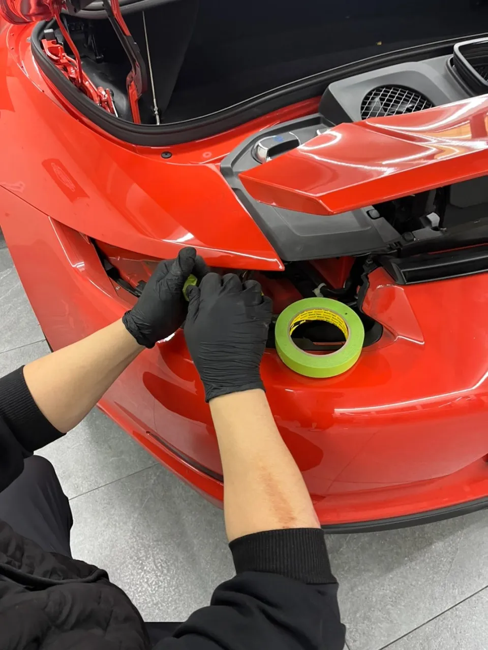 Porsche 911 GTS vinyl wrap - Porsche 911 GTS Vinyl Wrap Review: High-Gloss Piano Black photo 4