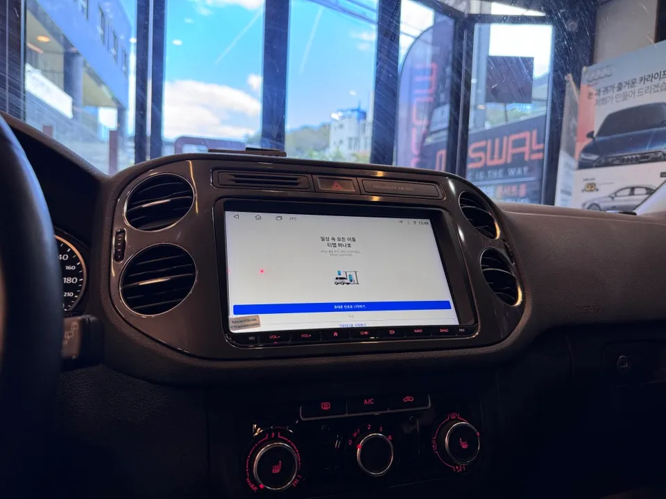 Volkswagen TiguanのAndroid Auto・CarPlay取付事例 施工写真 4-2
