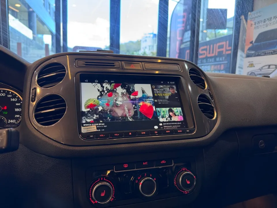 Volkswagen TiguanのAndroid Auto・CarPlay取付事例 施工写真 1-3