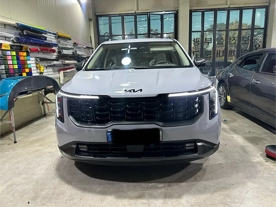 Kia Carnival 4代目 3Mクールグレーラッピング事例 施工写真 2-1