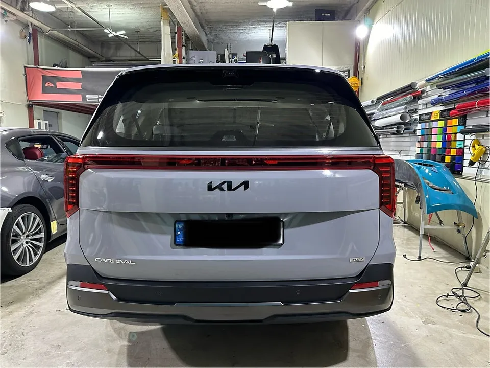 Kia Carnival 4代目 3Mクールグレーラッピング事例 施工写真 3-1