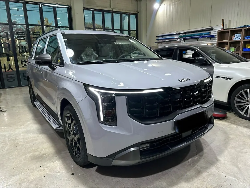 Kia Carnival 4代目 3Mクールグレーラッピング事例 施工写真 2-2