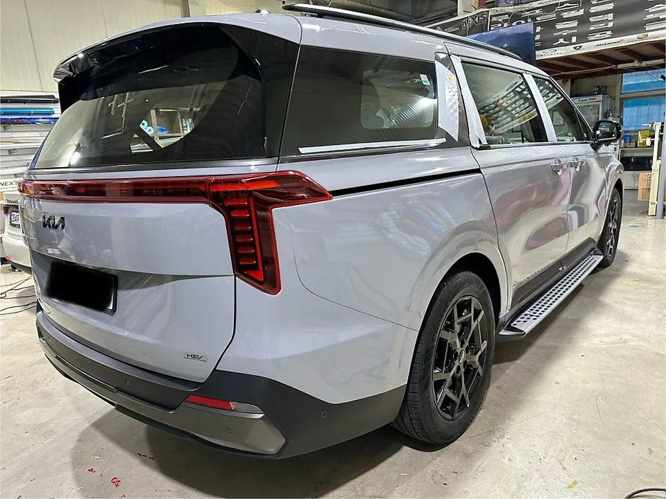 Kia Carnival 4代目 3Mクールグレーラッピング事例 施工写真 3-2