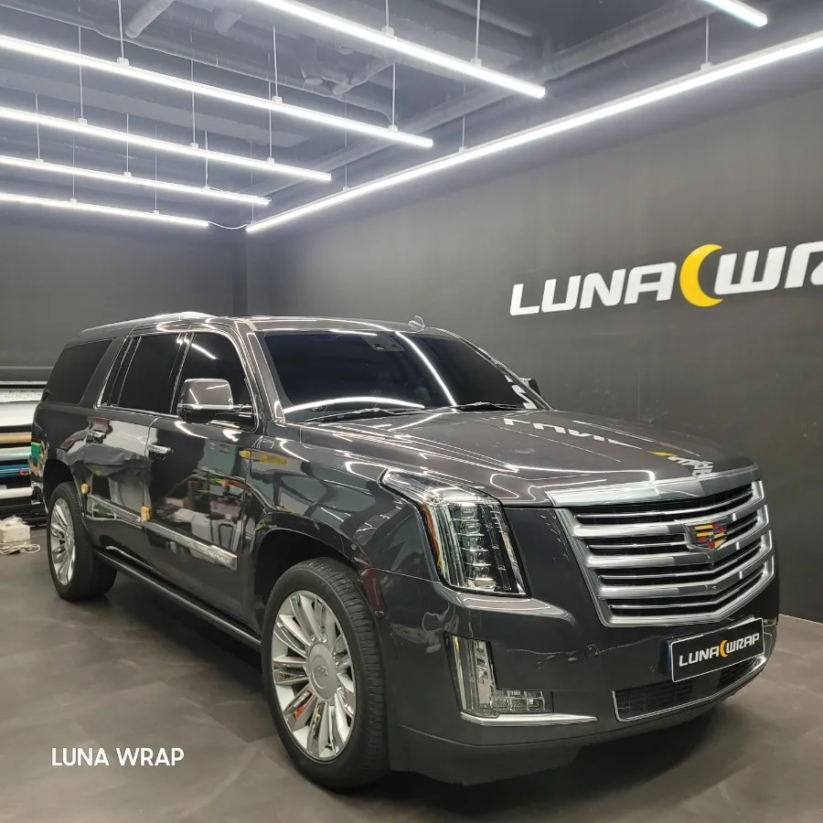 Cadillac Escaladeのカーラッピング事例|マットブラックとイエローの個性派カスタム 施工写真 1-1