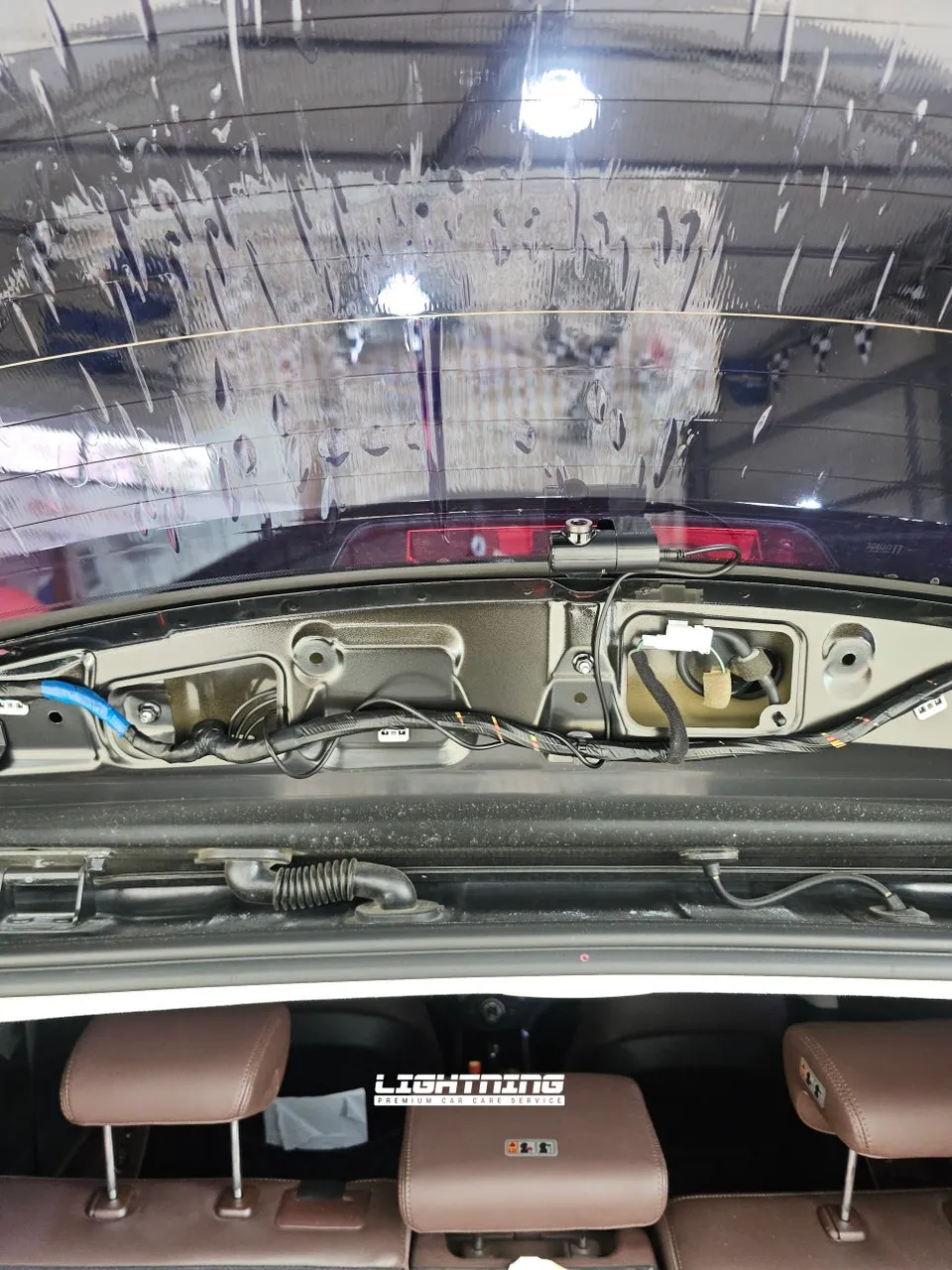 BMW X5のドライブレコーダー取付事例 施工写真 4-1