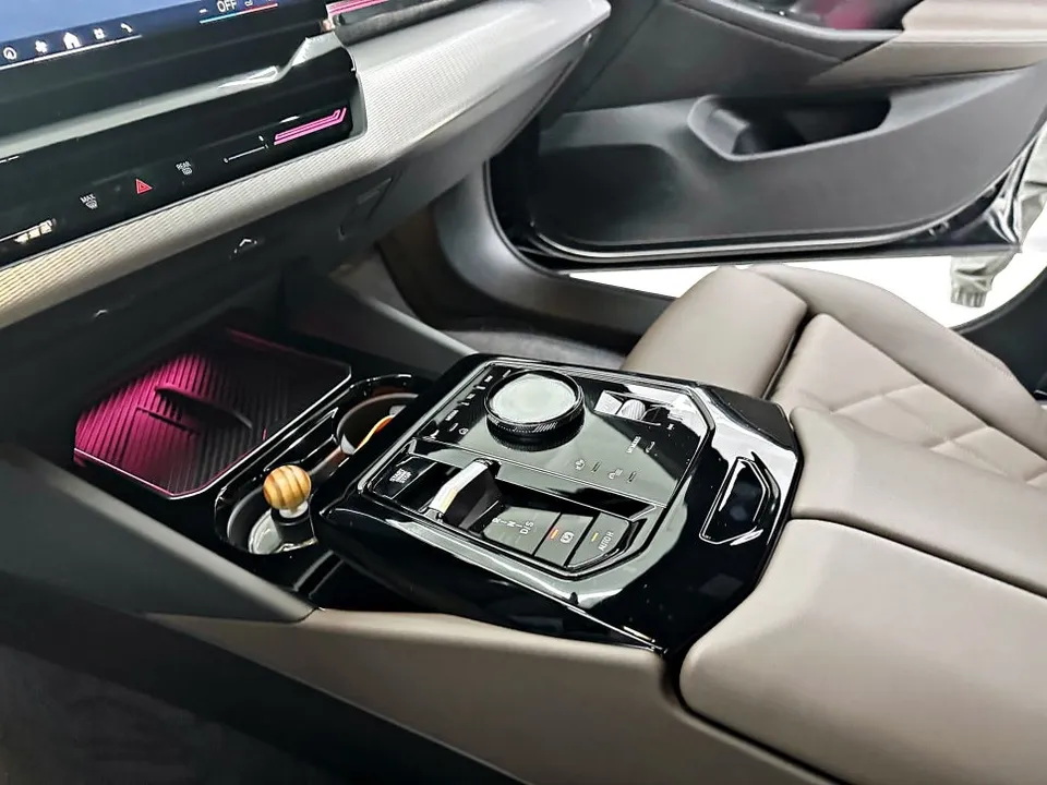 BMW 5 Series G60 PPF施工事例：韓国での実例紹介 施工写真 2-1