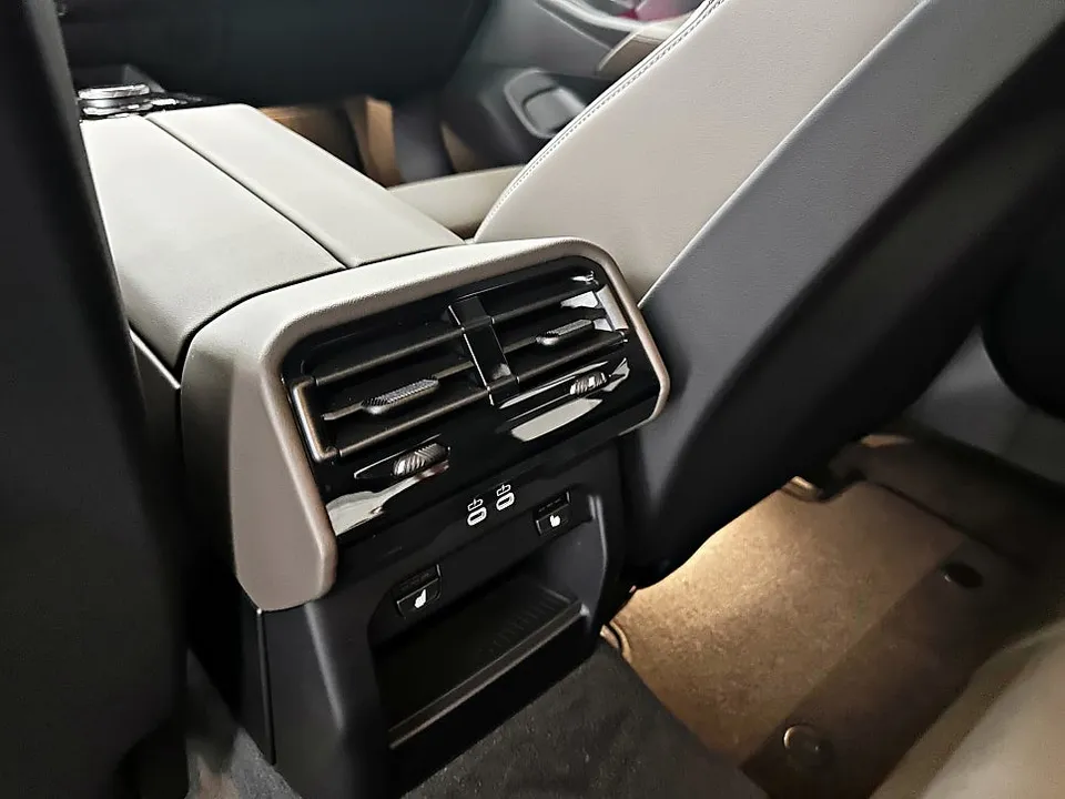 BMW 5 Series G60 PPF施工事例：韓国での実例紹介 施工写真 2-2