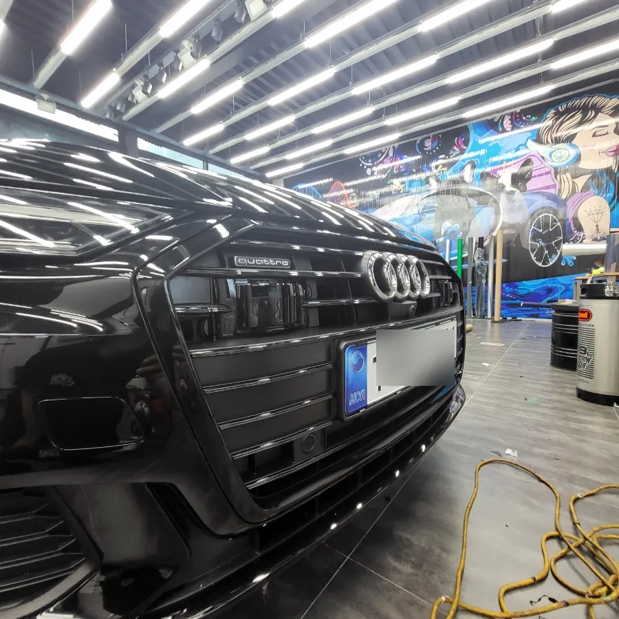 Audi A6のカーラッピング事例|クローム除去で印象激変 施工写真 3-3