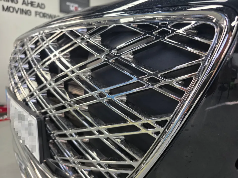 Genesis GV80 Vinyl Wrap Review: Black Grill & Emblem Upgrade photo 4