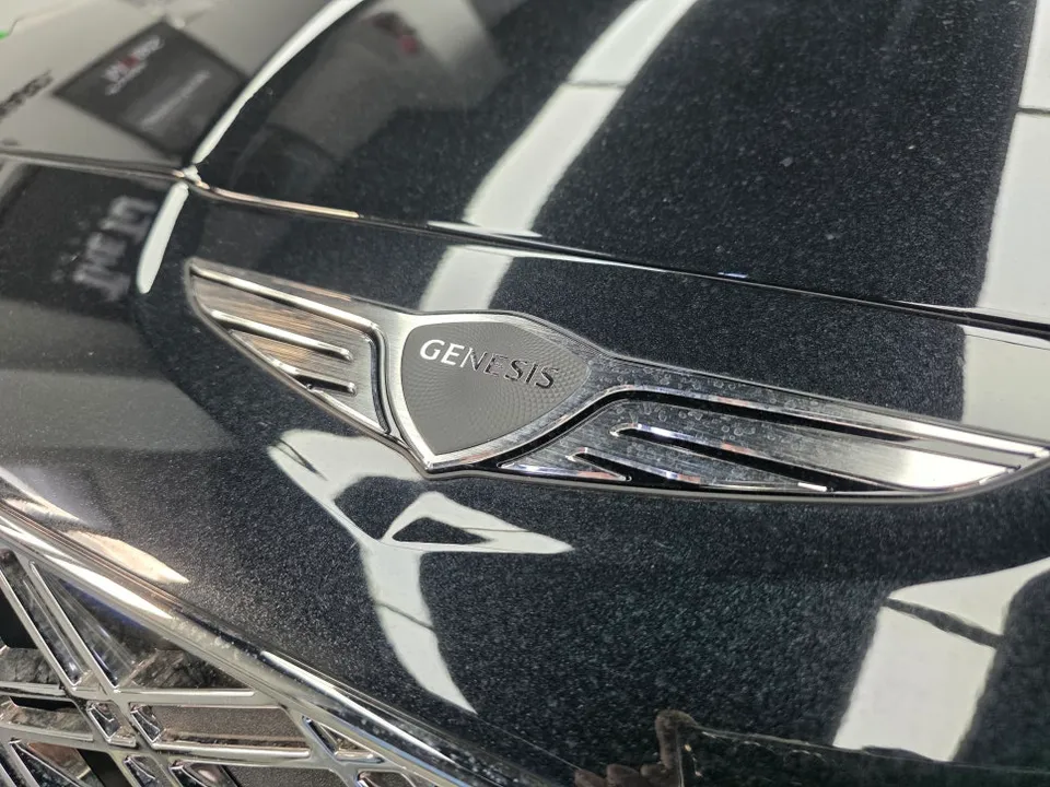 Genesis GV80 vinyl wrap - Genesis GV80 Vinyl Wrap Review: Black Grill & Emblem Upgrade photo 4