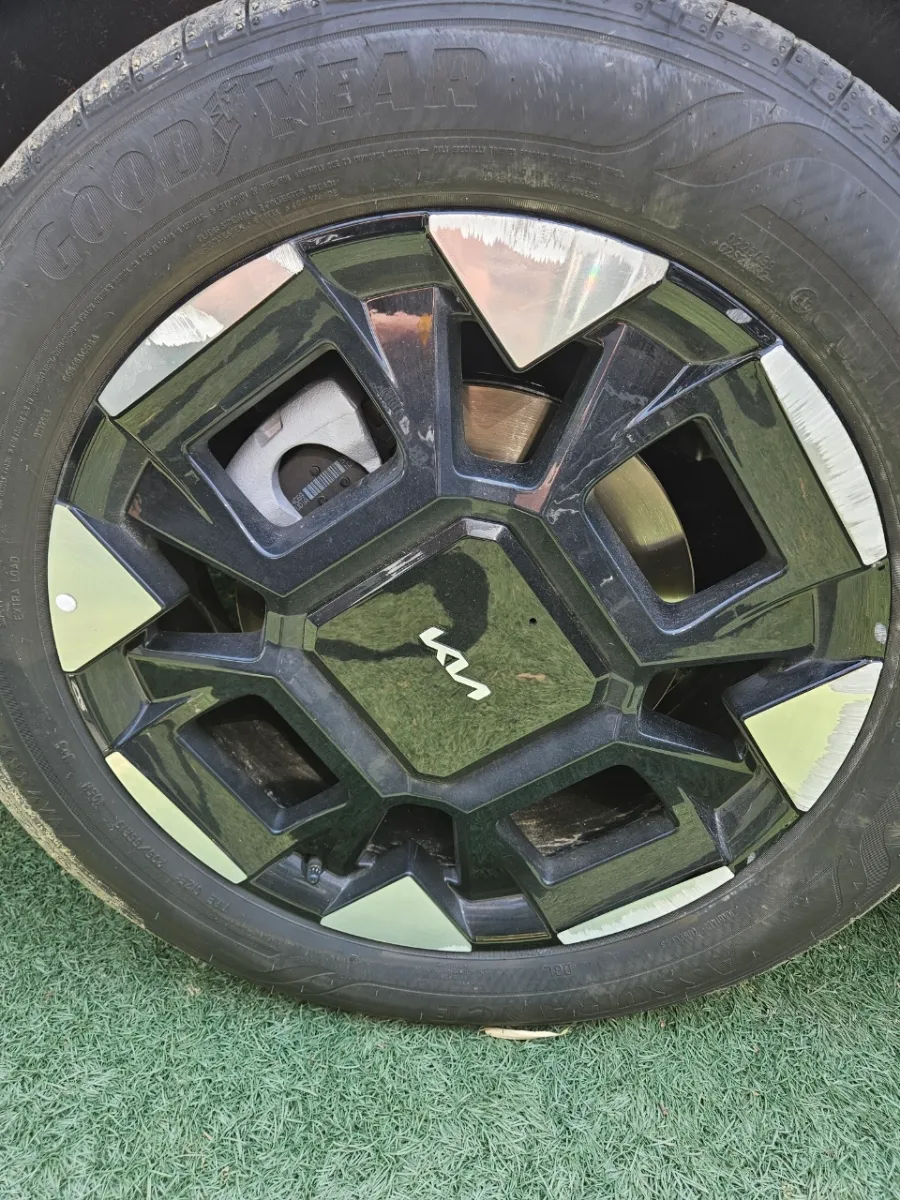 Kia Carnival wheel repair installation result