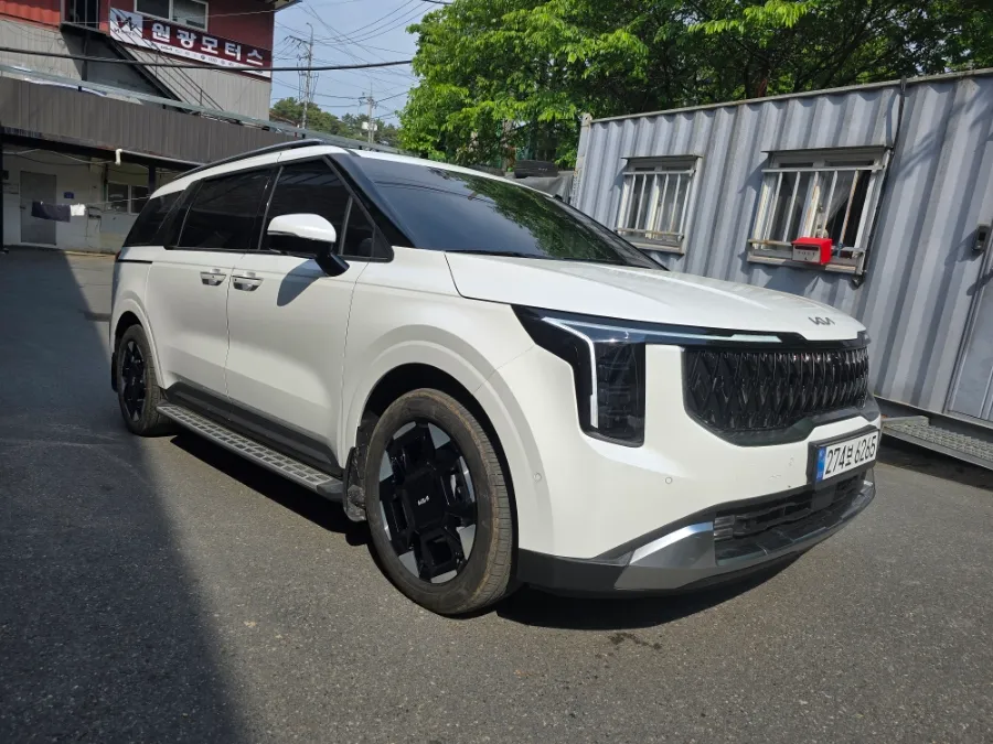 Kia Carnivalのホイールリペア・塗装事例 施工写真 1-3