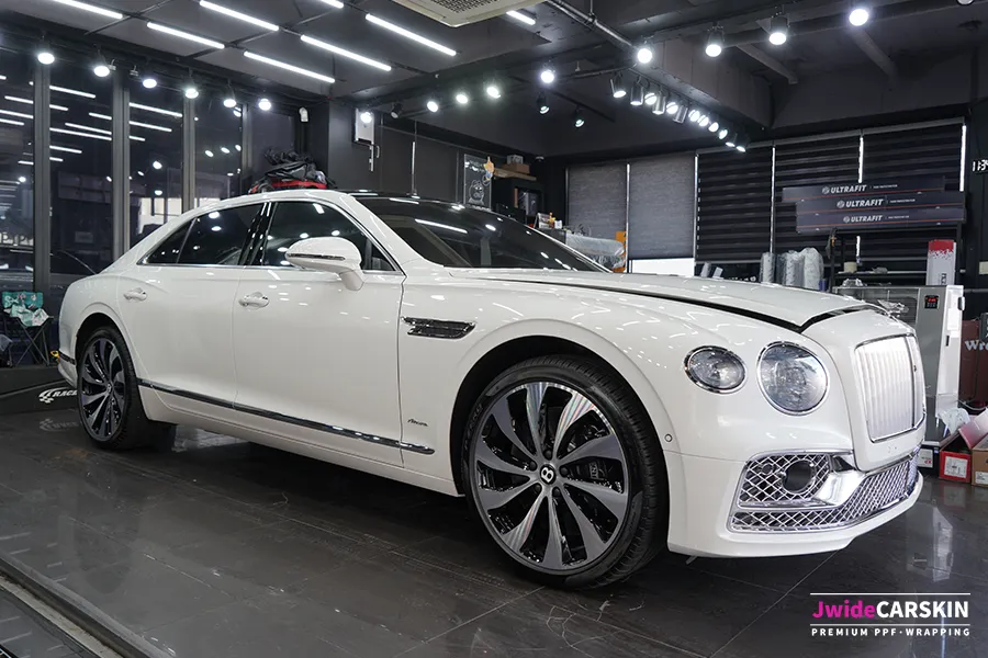 Bentley Flying Spurのカーラッピング事例｜3Mストームグレー 施工写真 1-1