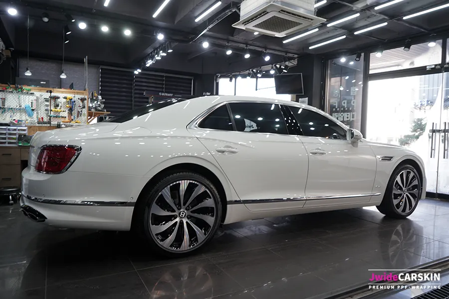 Bentley Flying Spurのカーラッピング事例｜3Mストームグレー 施工写真 2-1
