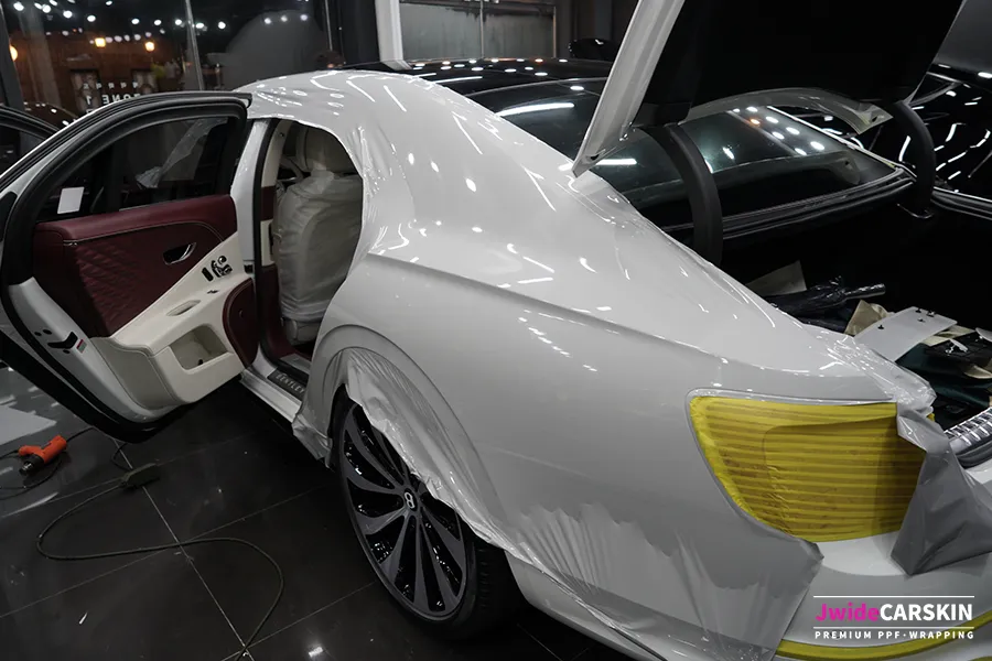 Bentley Flying Spurのカーラッピング事例｜3Mストームグレー 施工写真 4-1