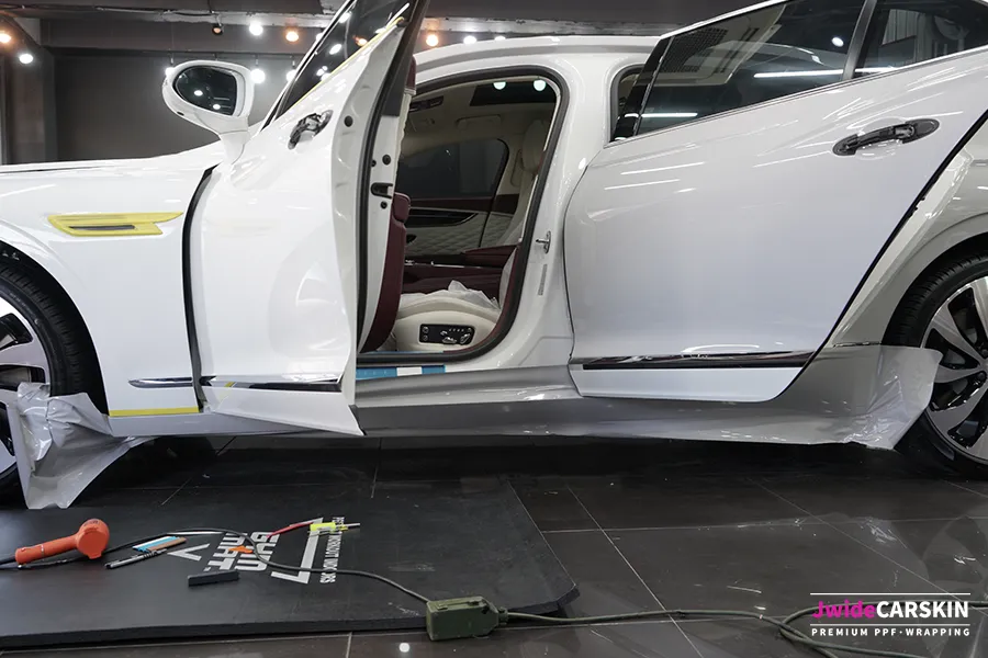 Bentley Flying Spurのカーラッピング事例｜3Mストームグレー 施工写真 2-2