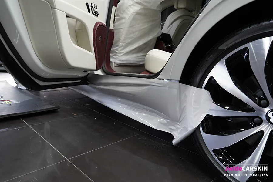 Bentley Flying Spurのカーラッピング事例｜3Mストームグレー 施工写真 3-2