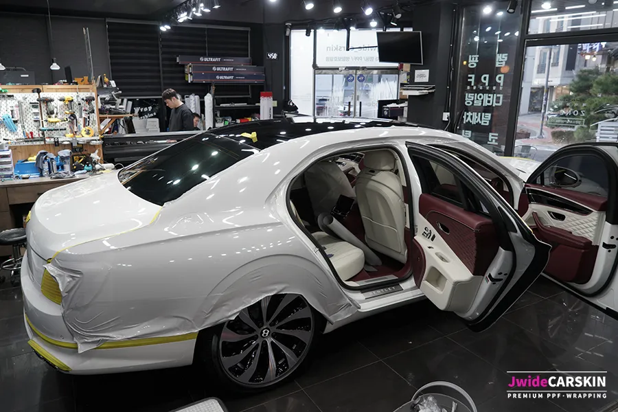 Bentley Flying Spurのカーラッピング事例｜3Mストームグレー 施工写真 4-2