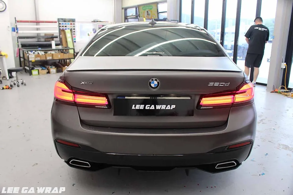 BMW 5 Series vinyl wrap - BMW 5 Series Vinyl Wrap Review: Brooklyn Grey Transformation photo 4