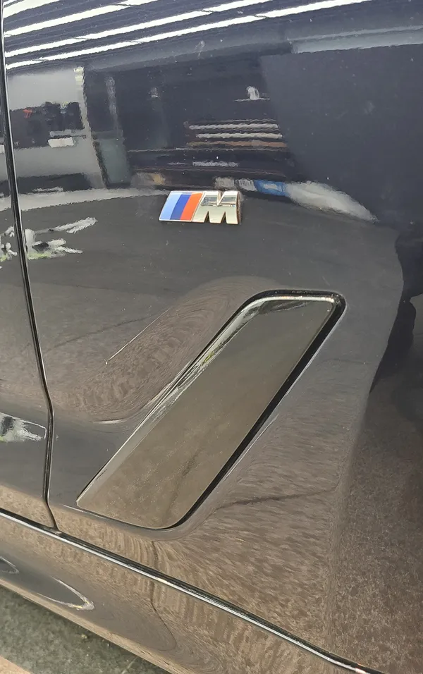 BMW 5 Seriesのカーラッピング事例｜クロームメッキの印象変更 写真