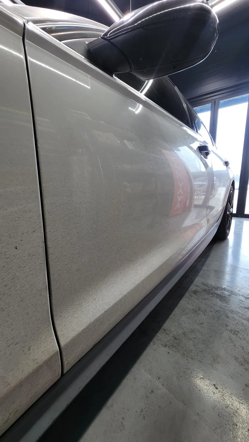 Audi A6のカーラッピング事例|高光沢フィルムで高級感アップ 施工写真 2-2