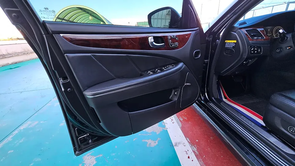Hyundai Equus interior customization - Hyundai Equus Interior Customization Installation Review — Cost photo 2