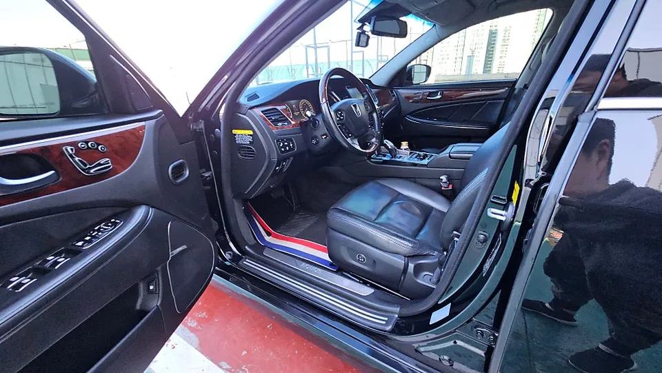 Hyundai Equus interior customization - Hyundai Equus Interior Customization Installation Review — Cost photo 3