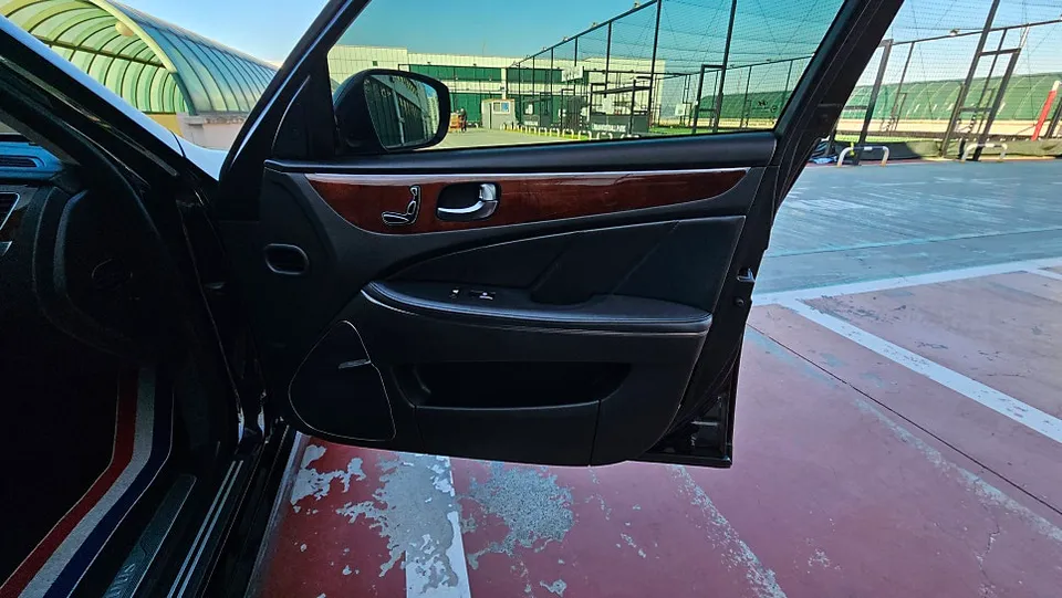 Hyundai Equus interior customization - Hyundai Equus Interior Customization Installation Review — Cost photo 5