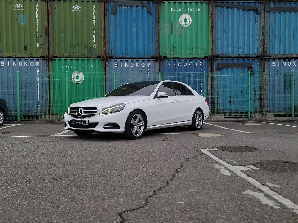 Mercedes-Benz Eクラス W212 カーラッピング事例|費用目安・仕上がり 施工写真 2-1
