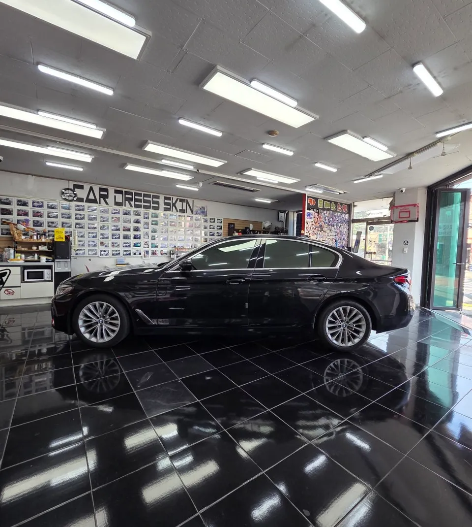 BMW 5 Series G30のカーラッピング事例 写真