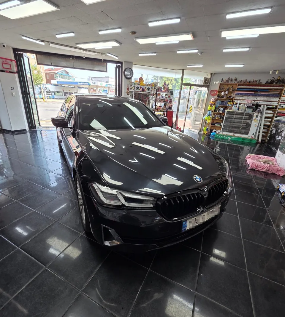 BMW 5 Series G30のカーラッピング事例 施工写真 3