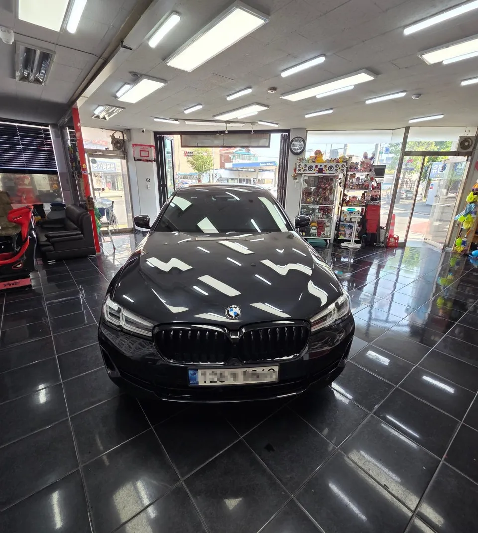BMW 5 Series G30のカーラッピング事例 施工写真 4