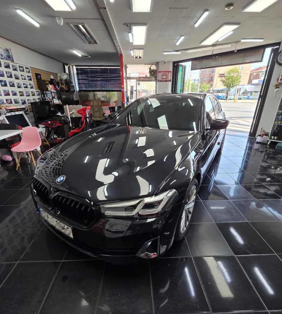 BMW 5 Series G30のカーラッピング事例 施工写真 5