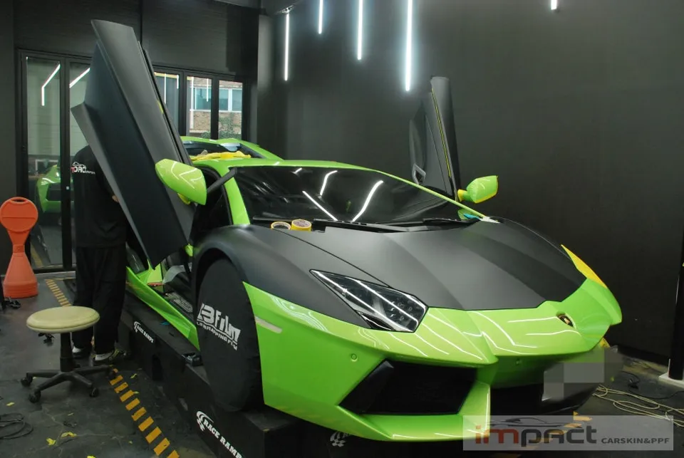 Lamborghini Aventadorのマットブラックラッピング事例 施工写真 2-2