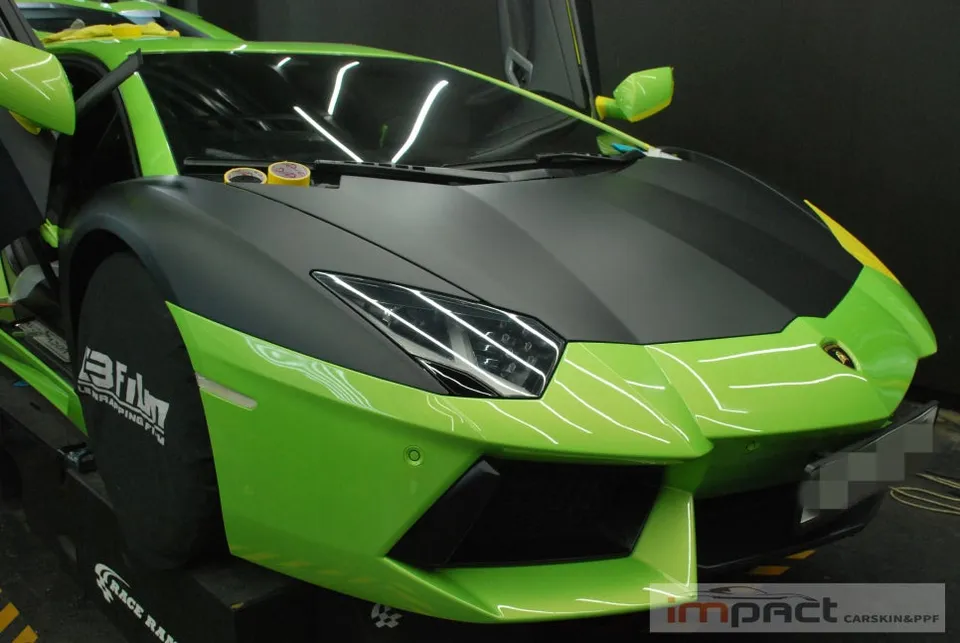 Lamborghini Aventadorのマットブラックラッピング事例 施工写真 3-2
