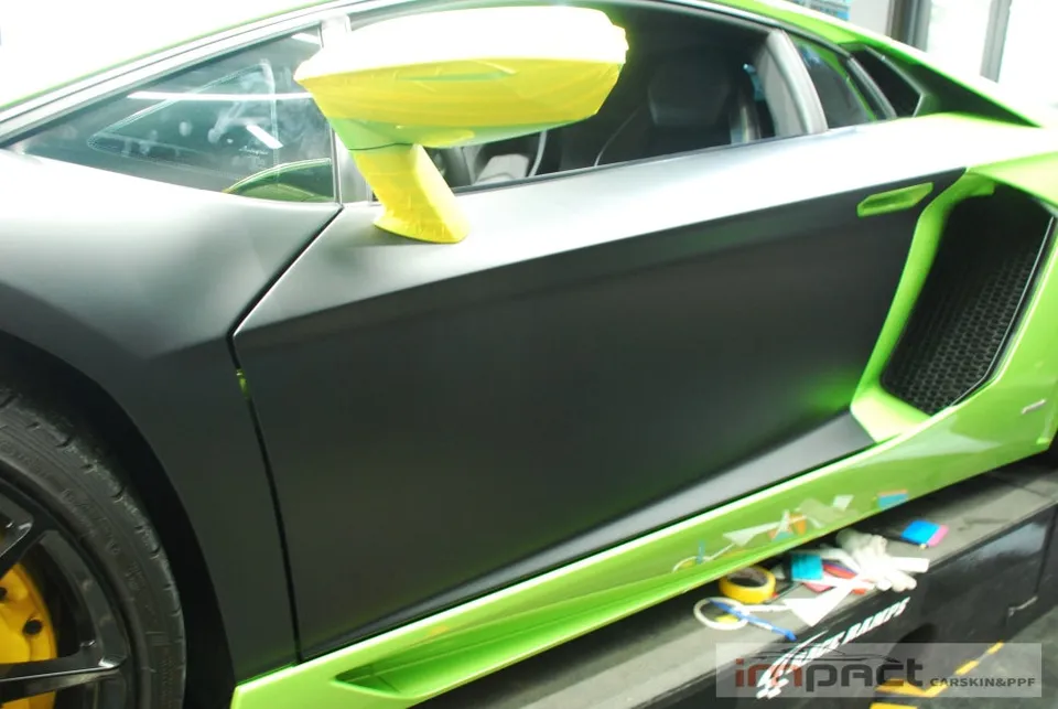 Lamborghini Aventadorのマットブラックラッピング事例 施工写真 2-3