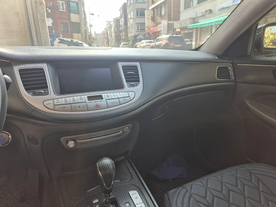 Genesis BHのカーラッピング事例 施工写真 4-2