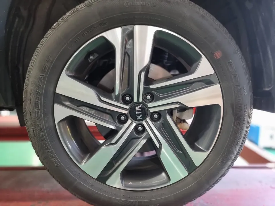 Kia Sorentoのホイールリペア・塗装事例 施工写真 4-1
