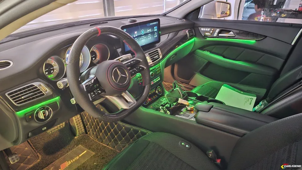 Mercedes-Benz CLS W218 ambient lighting - Mercedes-Benz CLS W218 Ambient Lighting Upgrade: Brighter Interio photo 3
