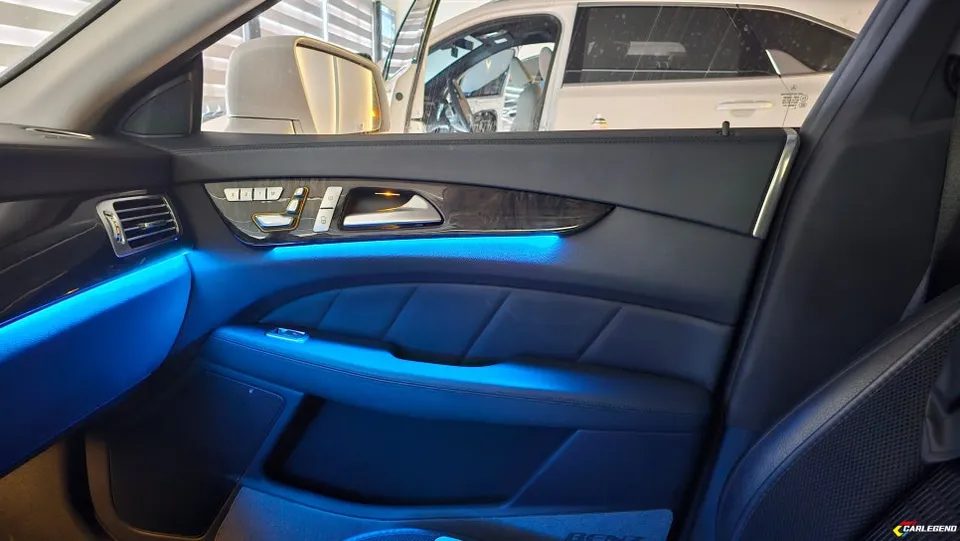 Mercedes-Benz CLS W218 ambient lighting - Mercedes-Benz CLS W218 Ambient Lighting Upgrade: Brighter Interio photo 5