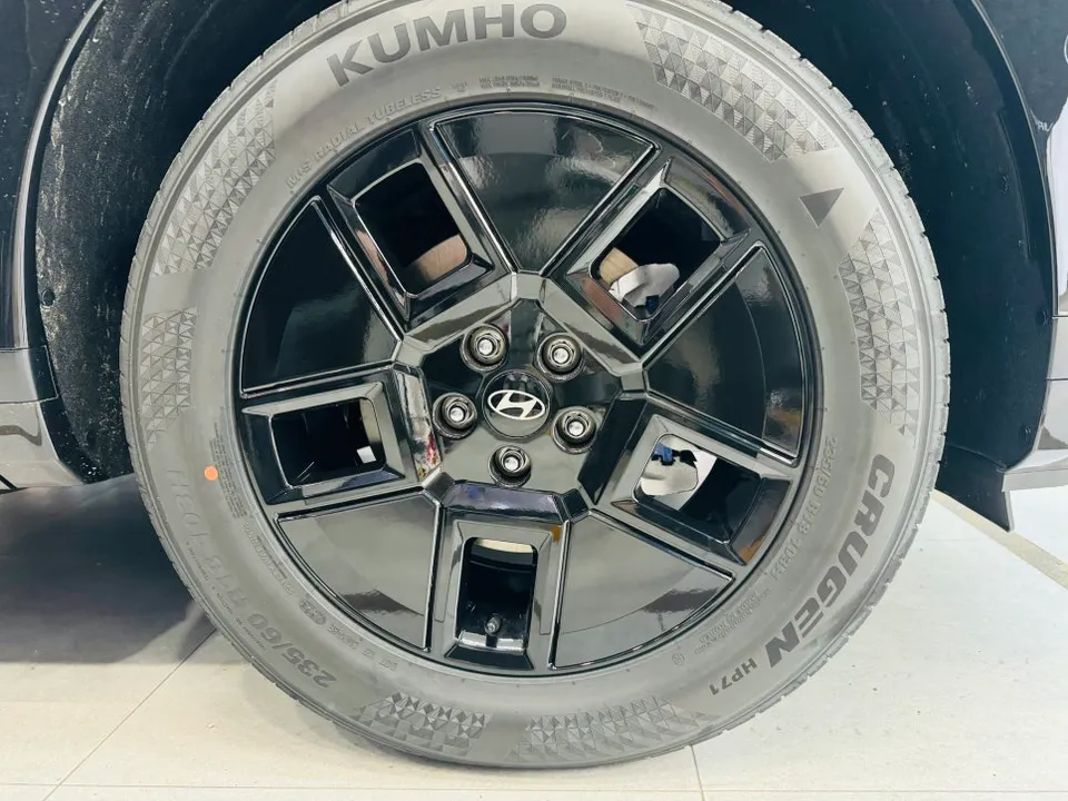 Hyundai Santa Feのカーラッピング事例|費用目安・仕上がり 施工写真 3-2