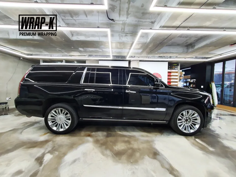 Cadillac Escaladeのカーラッピング事例|費用目安・仕上がり 施工写真 2-1