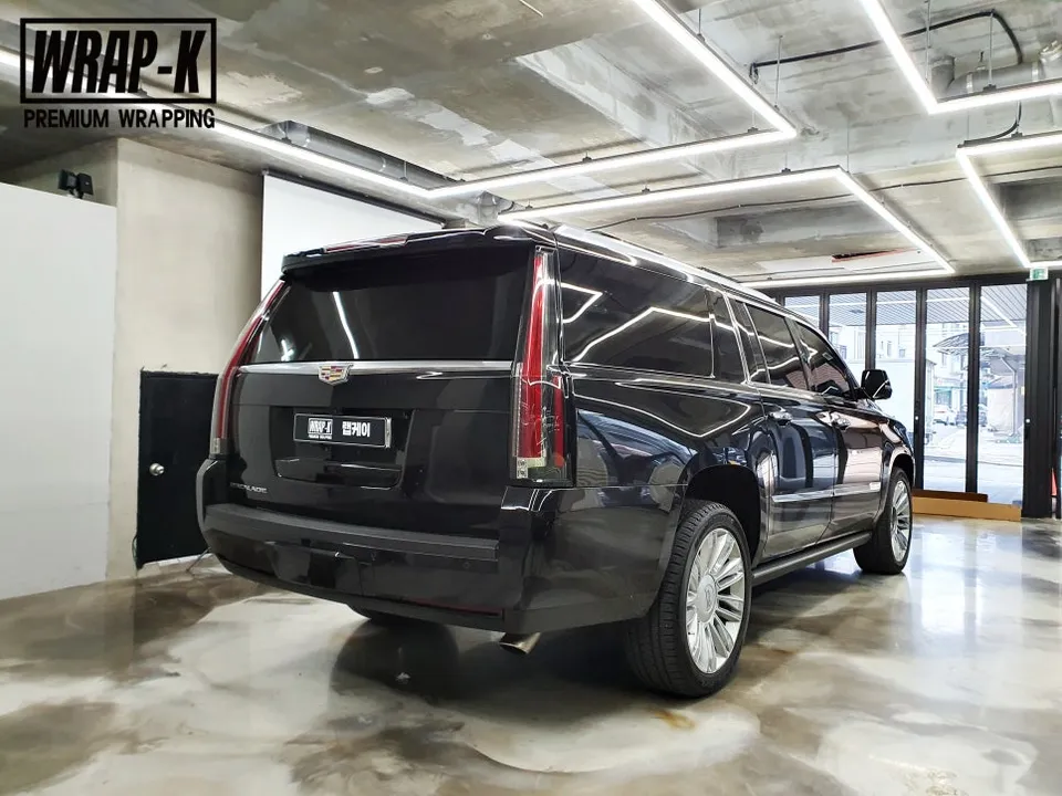 Cadillac Escaladeのカーラッピング事例|費用目安・仕上がり 施工写真 3-1