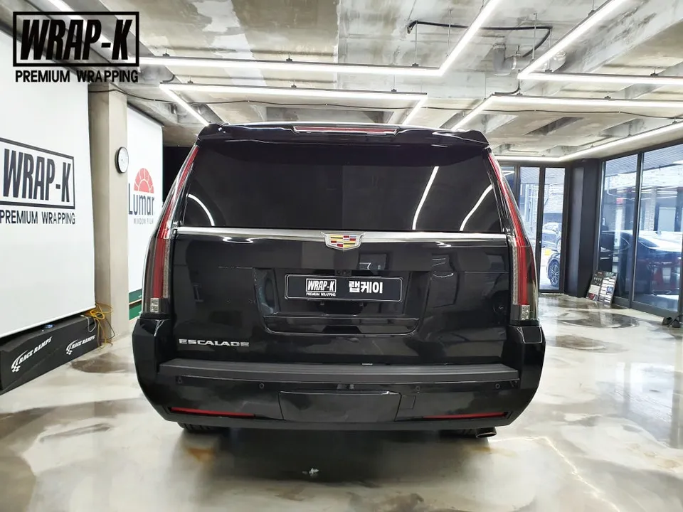 Cadillac Escaladeのカーラッピング事例|費用目安・仕上がり 施工写真 4-1