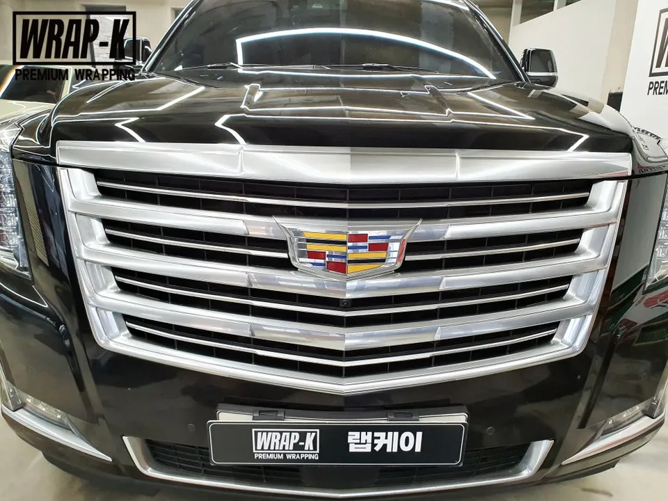 Cadillac Escaladeのカーラッピング事例|費用目安・仕上がり 施工写真 1-2