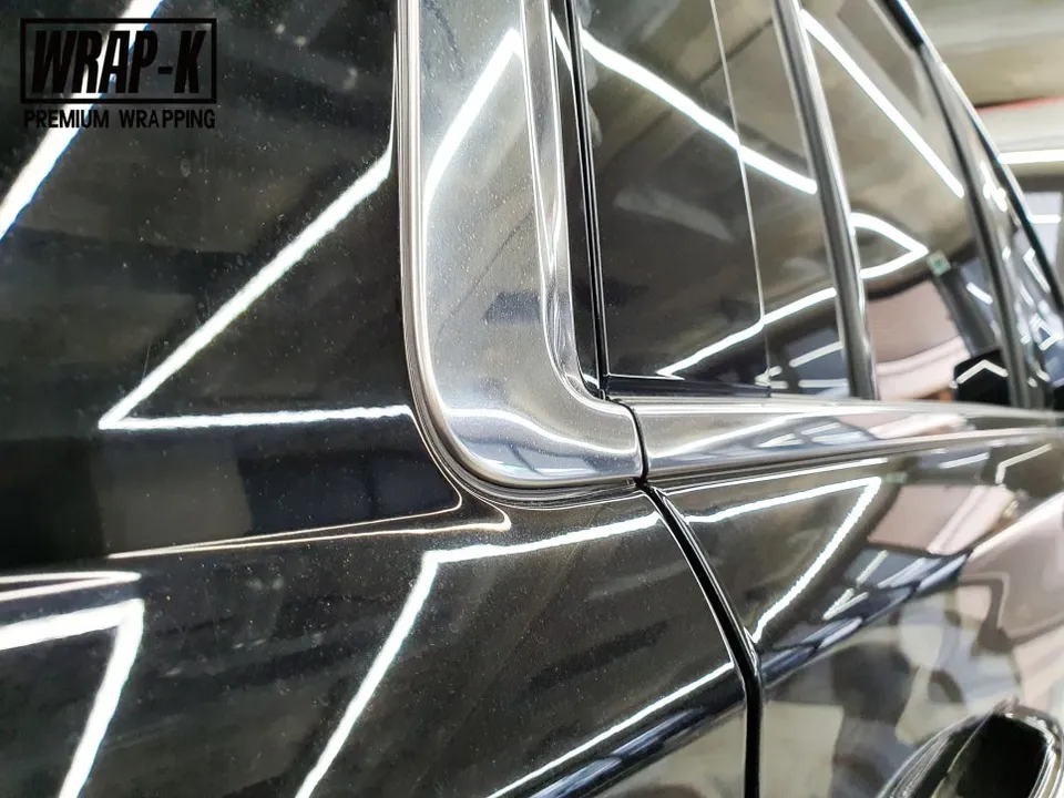 Cadillac Escaladeのカーラッピング事例|費用目安・仕上がり 施工写真 4-2